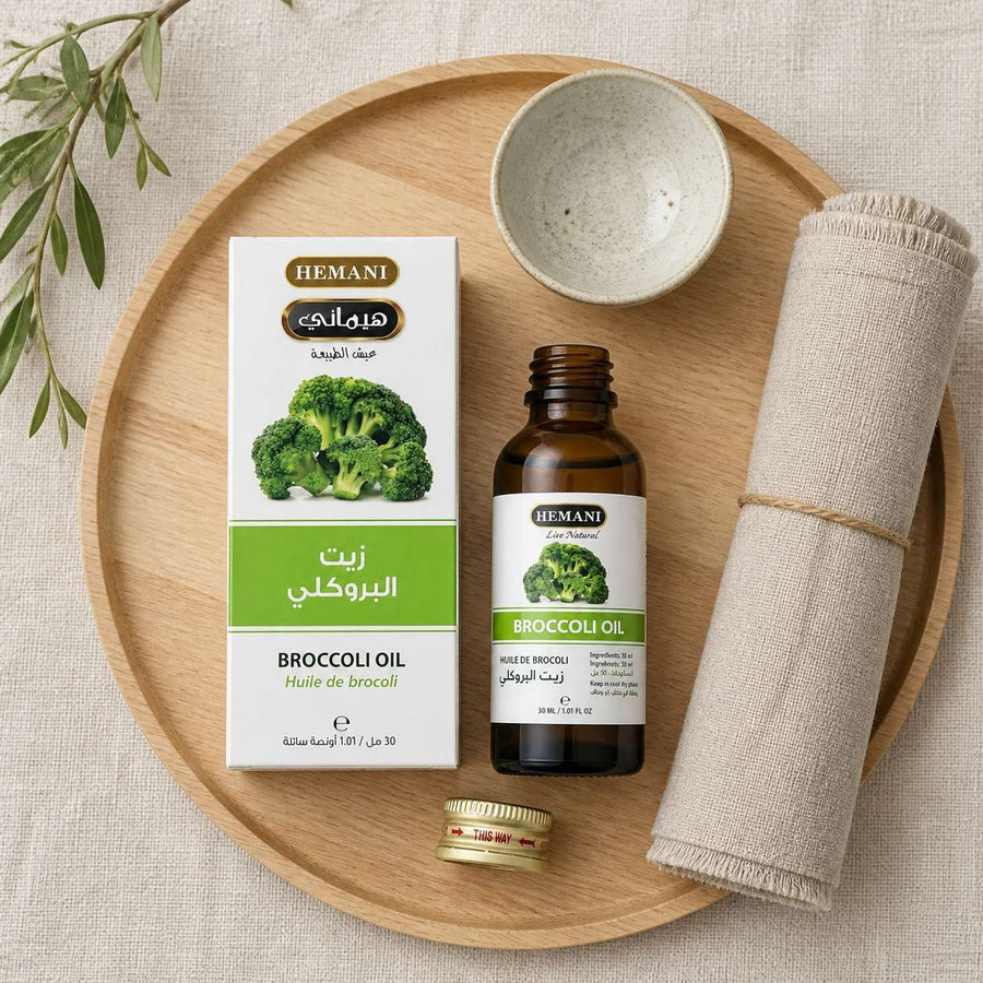 Huile de Brocoli 30ml Hemani – rituel d'utilisation vu du dessus, ambiance naturelle zen