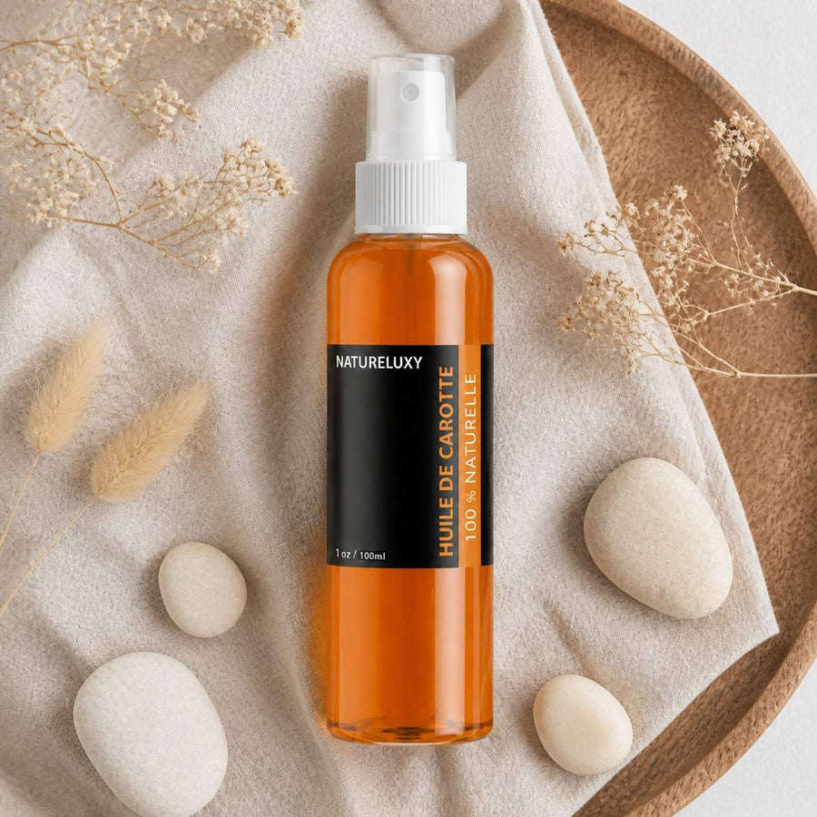 Huile de Carotte 100mL 100% Naturelle Spray – composition flat lay avec éléments naturels, vue du dessus