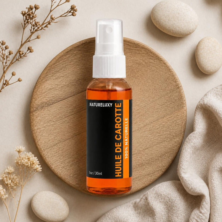 Huile de Carotte 30mL spray 100% naturelle – composition flat lay avec éléments naturels, vue du dessus