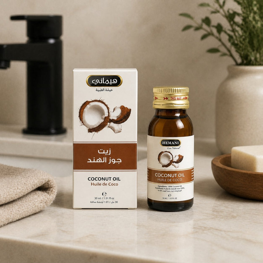 Huile de Coco 30mL 100% Naturelle Hemani – présentation du produit dans une salle de bain lumineuse et naturelle