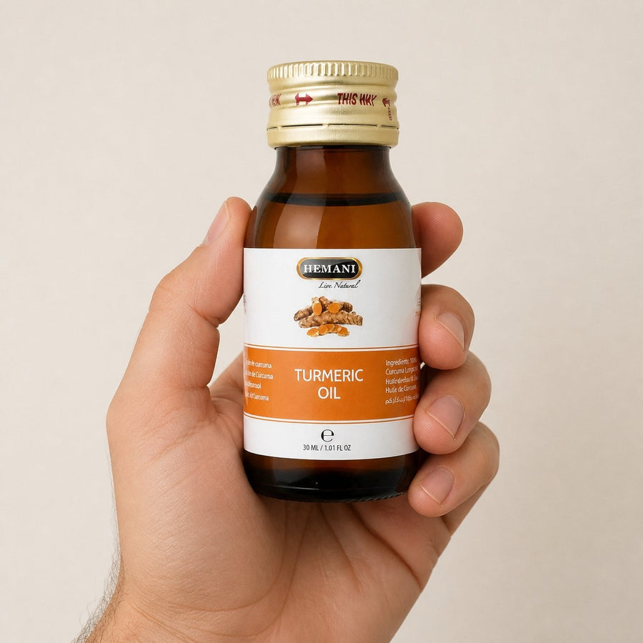 Huile de Curcuma 30mL Hemani 100% naturelle – taille et contenance réelles du produit en main