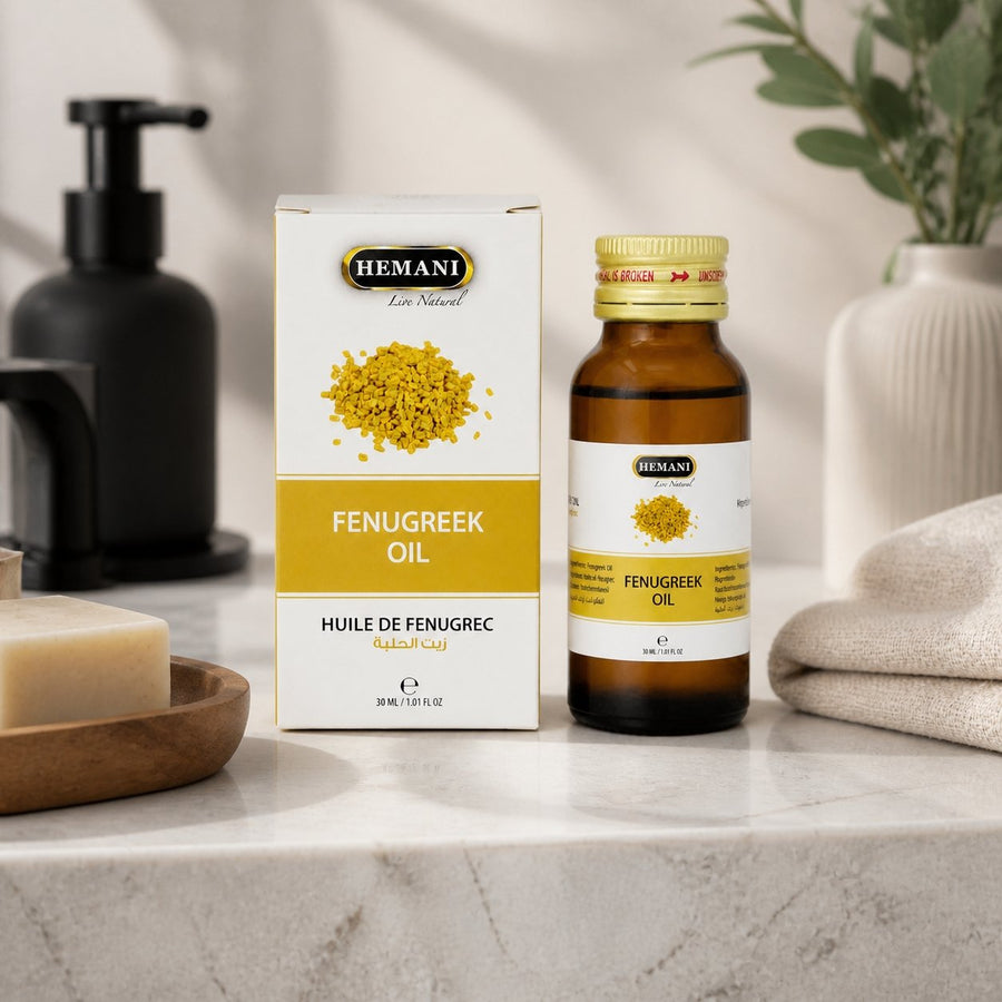 Huile de Fenugrec 30mL 100% Naturelle Hemani – présentation du produit dans une salle de bain lumineuse et naturelle