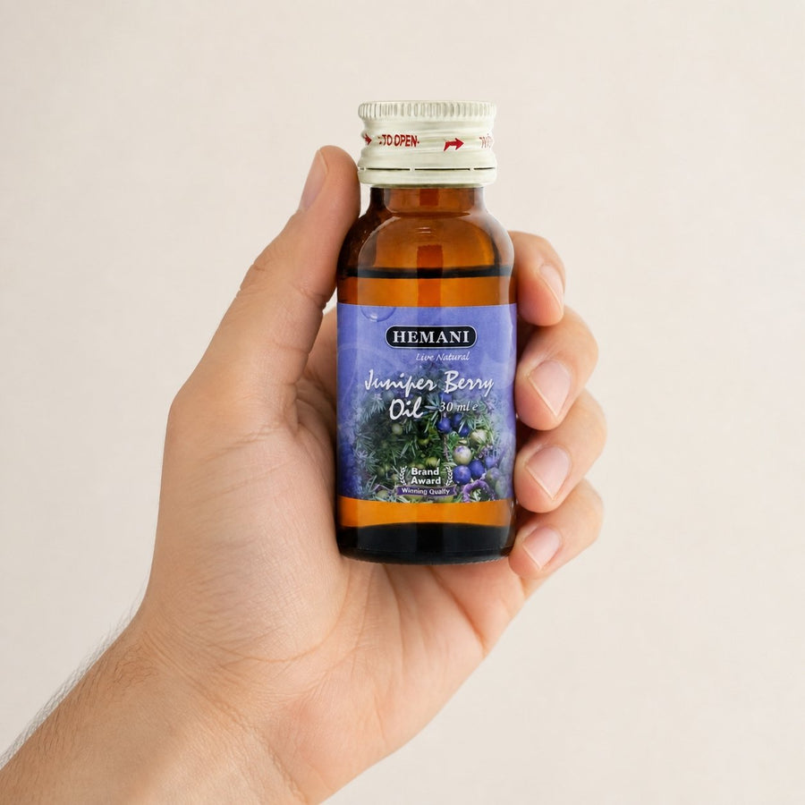 Huile de Genévrier 30mL Hemani – taille et contenance réelles du produit en main