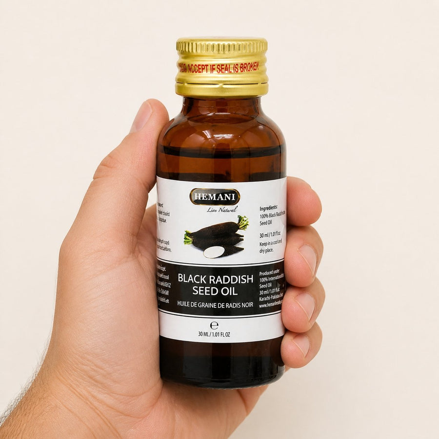 Huile de Graine de Radis Noir 30mL 100% Naturelle Hemani – taille et contenance réelles du produit en main