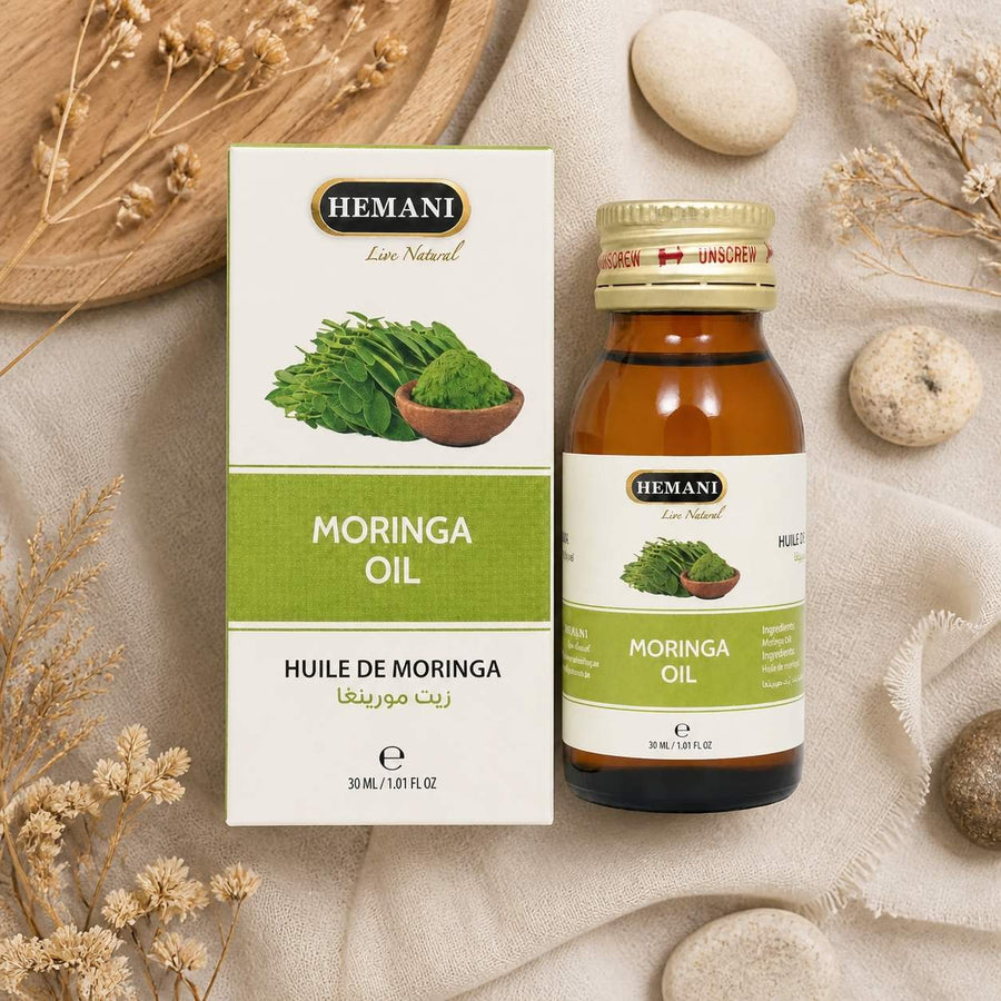 Huile de Moringa Capillaire - Nourrissante et Réparatrice 30 ml – composition flat lay avec éléments naturels, vue du dessus