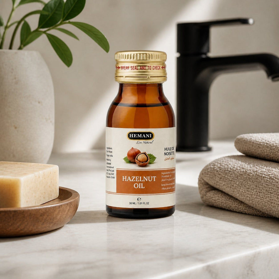 Huile de Noisette 30ml Hemani Naturel – présentation du produit dans une salle de bain lumineuse et naturelle