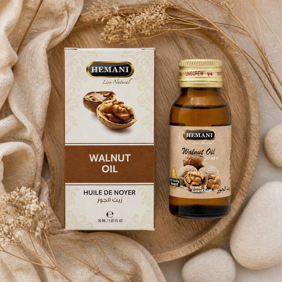 Huile de Noix 30ml Hemani Naturel – composition flat lay avec éléments naturels, vue du dessus