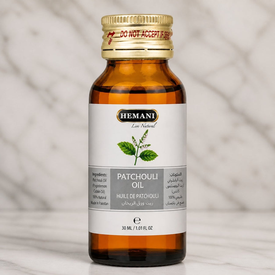 Huile de Patchouli 30mL Hemani – gros plan sur les détails et la finition du packaging
