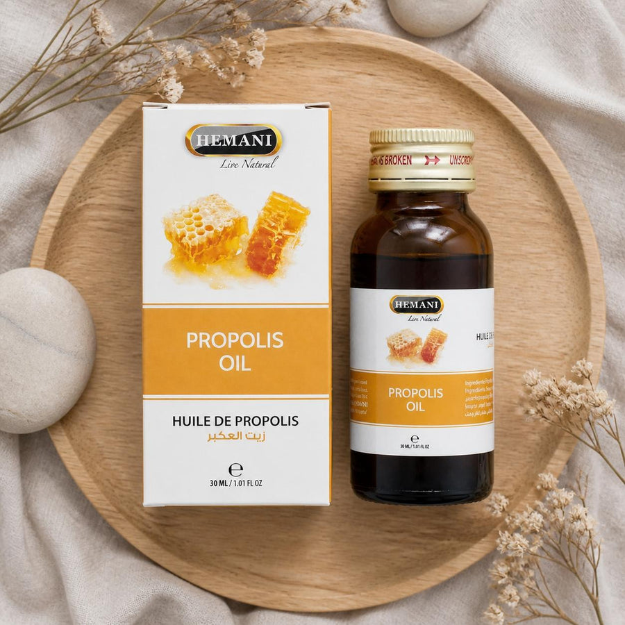 Huile de Propolis 30mL 100% Naturelle Hemani – composition flat lay avec éléments naturels, vue du dessus