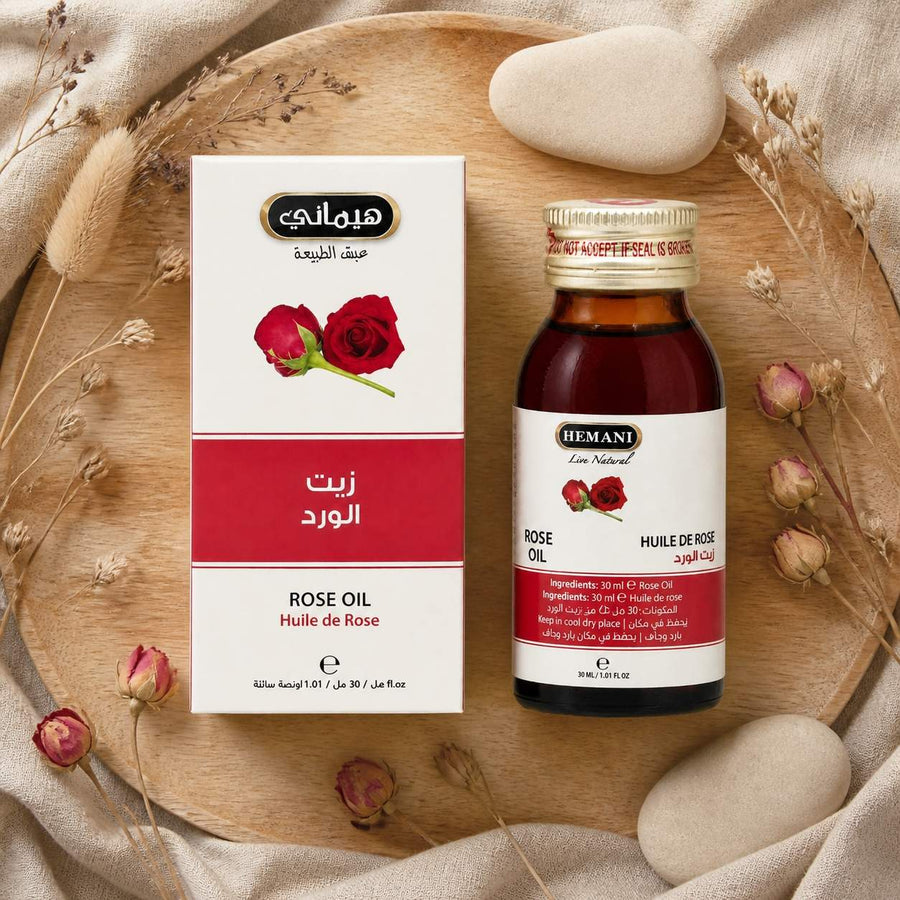 Huile de Rose 30ml Naturelle Hemani – composition flat lay avec éléments naturels, vue du dessus