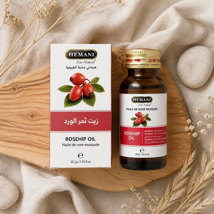 Huile de Rose Musquée 30mL 100% Naturelle Hemani – composition flat lay avec éléments naturels, vue du dessus