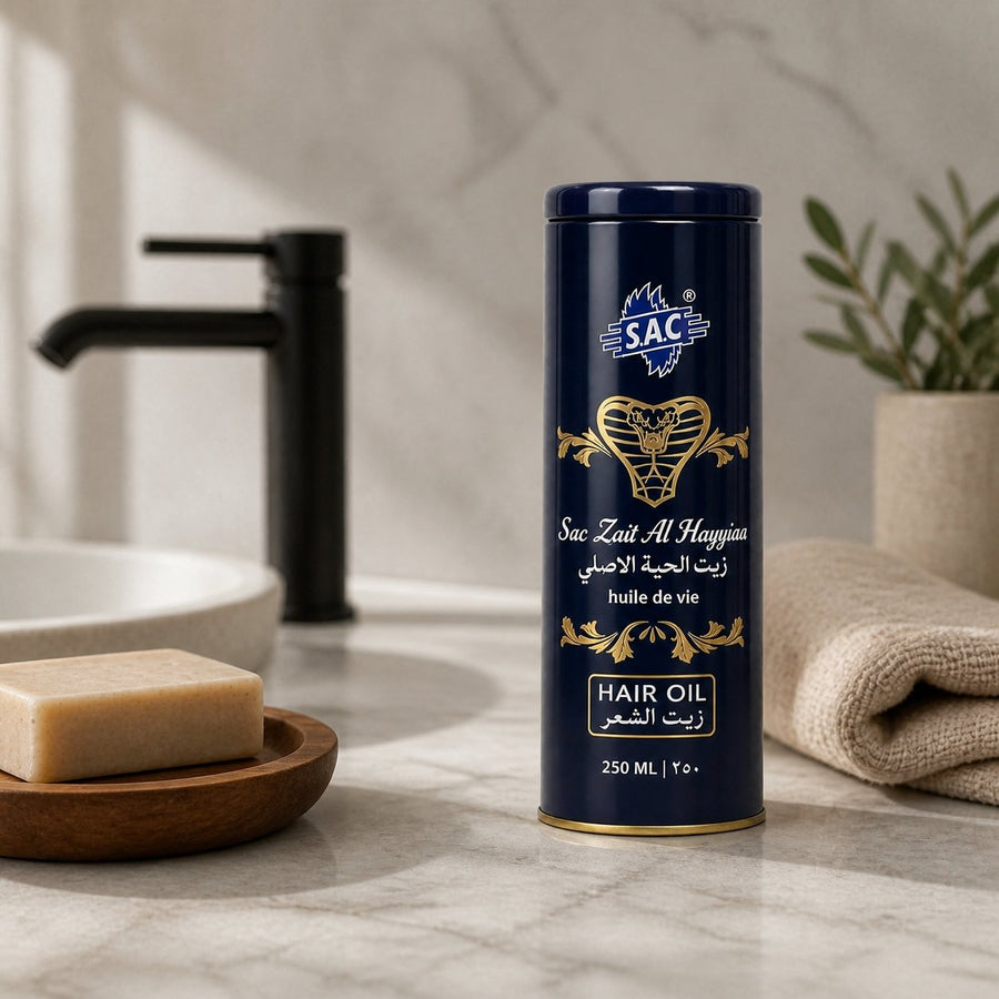 Huile de Serpent Zait Al Hayee 250 ml - Huile Capillaire – présentation du produit dans une salle de bain lumineuse et naturelle