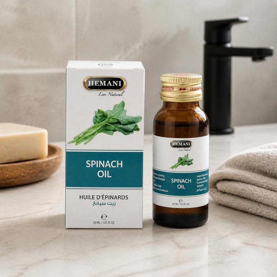 Huile d'Epinards 30mL 100% Naturelle Hemani – présentation du produit dans une salle de bain lumineuse et naturelle