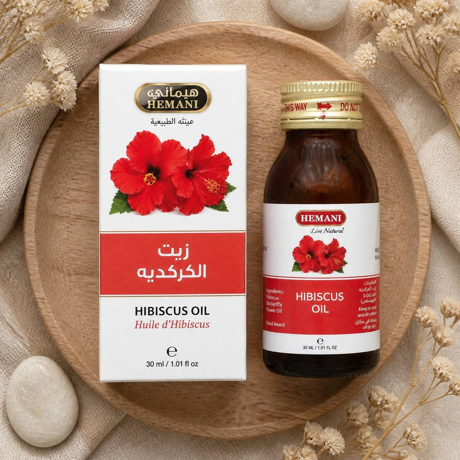 Huile d'Hibiscus 30mL 100% Naturelle Hemani – composition flat lay avec éléments naturels, vue du dessus