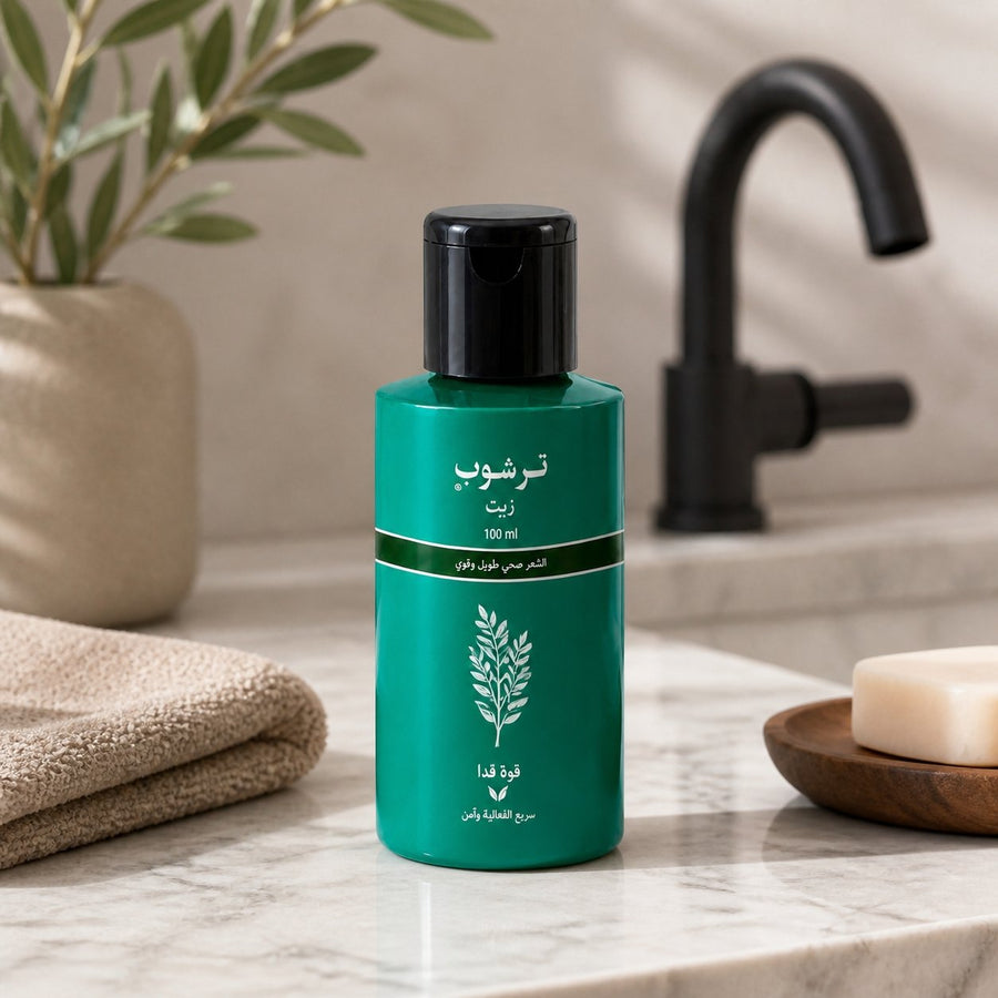 Huile Favorise la Pousse des Cheveux Soin Indien Trichup 100mL – présentation du produit dans une salle de bain lumineuse et naturelle