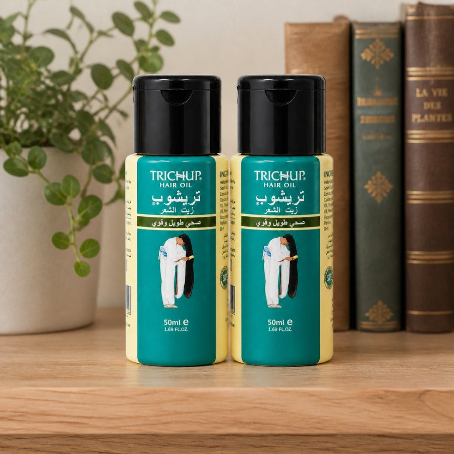 2 Huile Favorise la Pousse des Cheveux Soin Indien Trichup 50mL – présentation sur étagère en bois