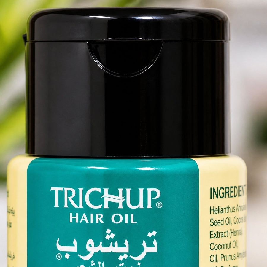 2 Huile Favorise la Pousse des Cheveux Soin Indien Trichup 50mL – gros plan sur la texture et la matière
