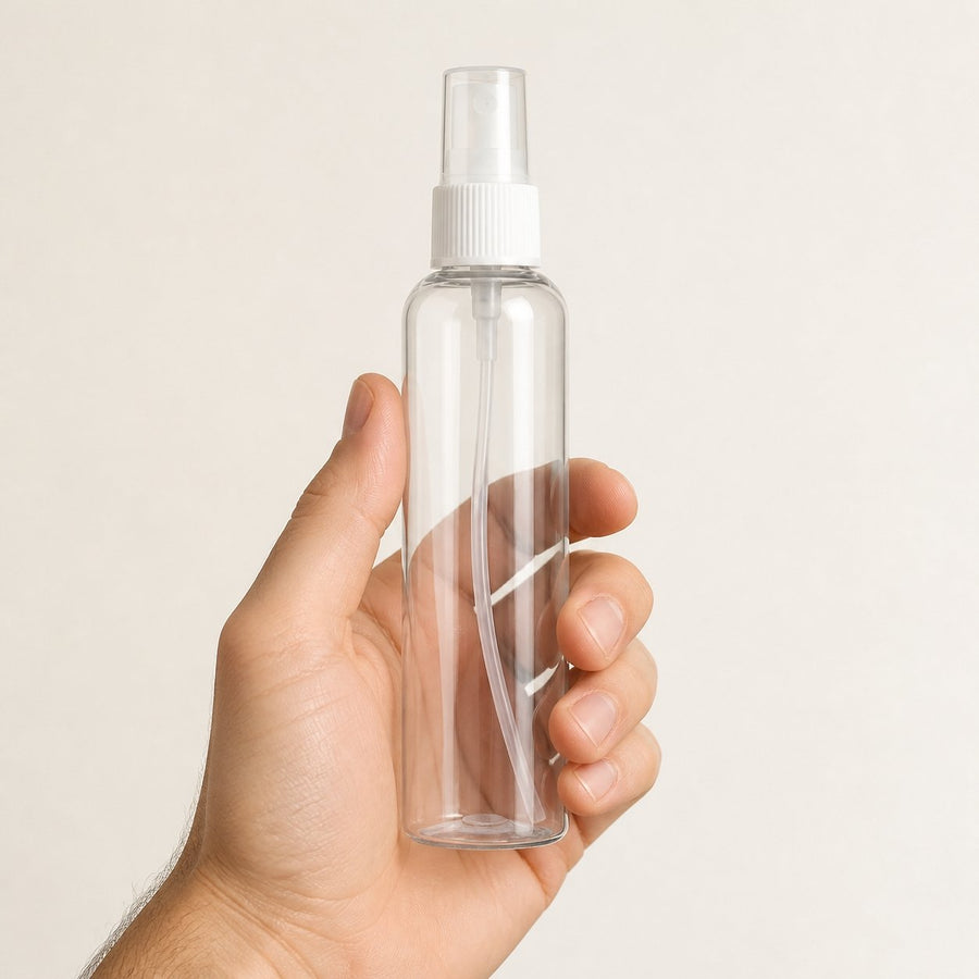 Lot de 12 Flacon Vaporisateur 60ml Vide Sac Atomiseur de Poche Spray Plastique – taille et contenance réelles du produit en main