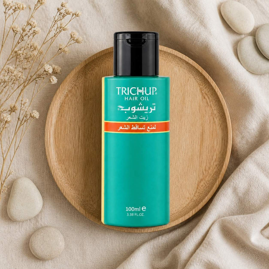 Lot de 2 Huile Anti-Chute Soin Indien Trichup 100mL – composition flat lay avec éléments naturels, vue du dessus