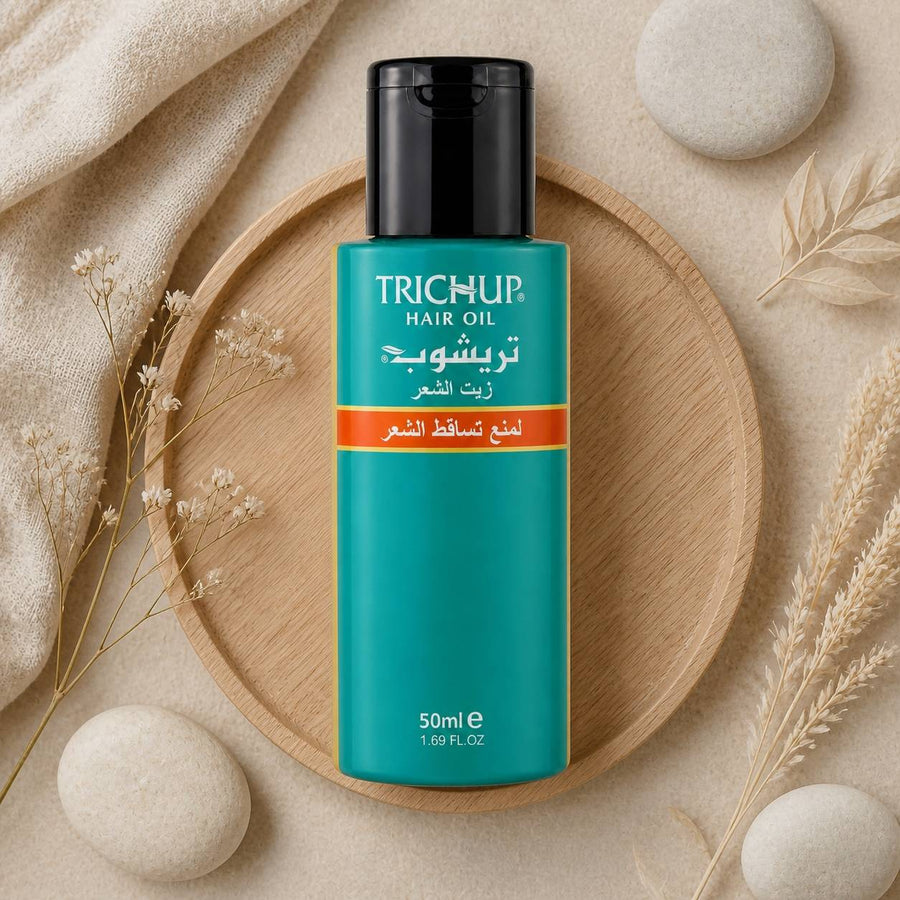 3 Huiles Anti-Chute Soin Indien Trichup 100mL – composition flat lay avec éléments naturels, vue du dessus