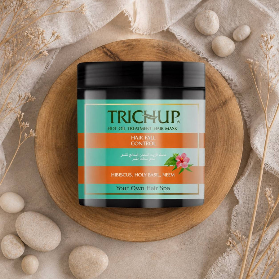 Masque Capillaire Anti-chute 500mL Trichup – composition flat lay avec éléments naturels, vue du dessus