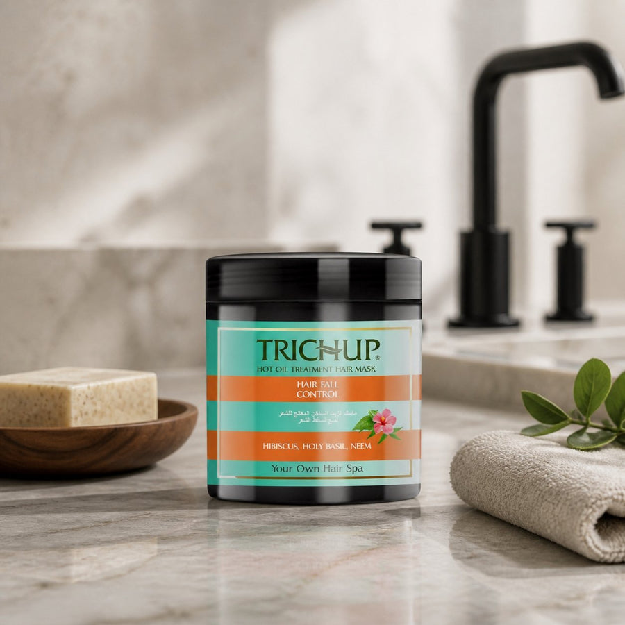 Masque Capillaire Anti-chute 500mL Trichup – présentation du produit dans une salle de bain lumineuse et naturelle
