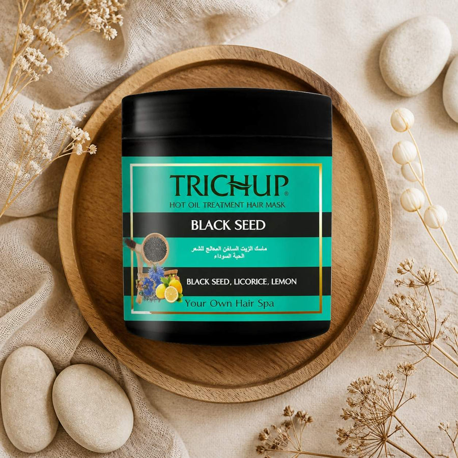 Masque capillaire Nigelle & Citron & Réglisse Trichup - 500mL – composition flat lay avec éléments naturels, vue du dessus