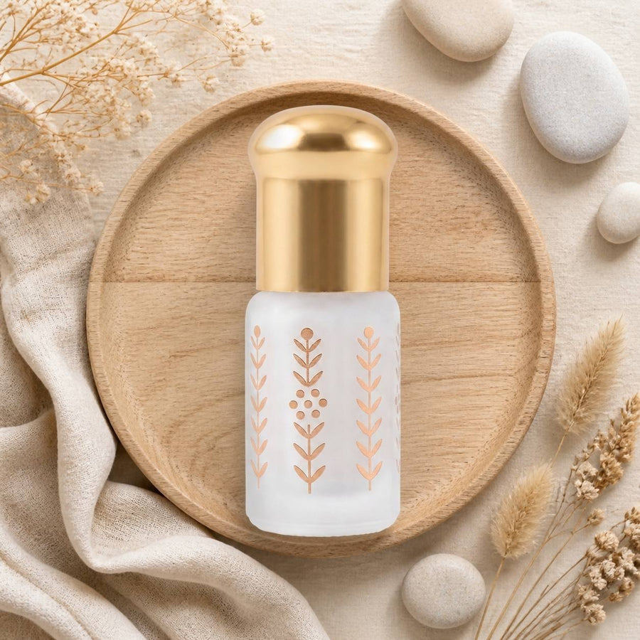 Musc Tahara Barbe à Papa 3 mL - Musc Blanc Parfumé – composition flat lay avec éléments naturels, vue du dessus