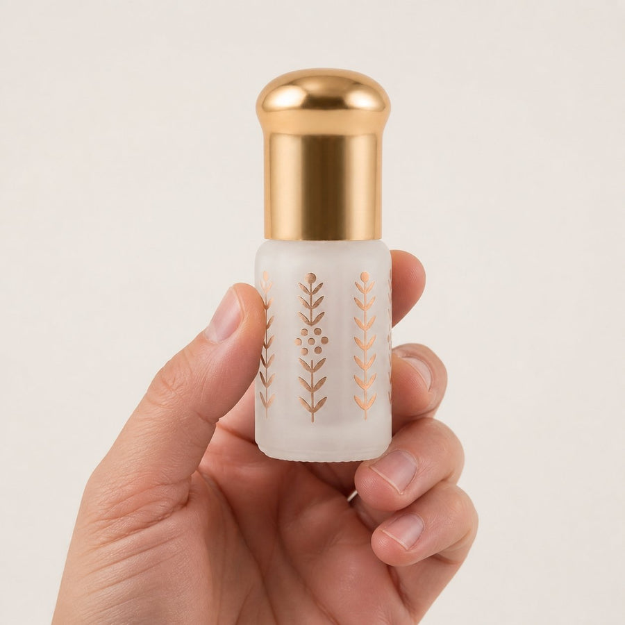 Musc Tahara Barbe à Papa 3 mL - Musc Blanc Parfumé – taille et contenance réelles du produit en main
