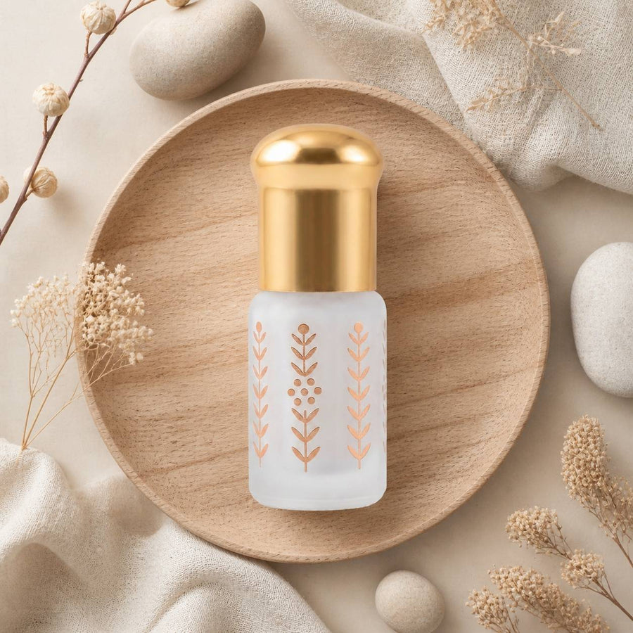 Musc Tahara Coco 3 mL - Musc Blanc Parfumé – composition flat lay avec éléments naturels, vue du dessus