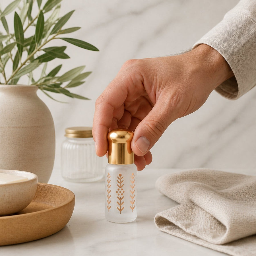 Musc Tahara Coco 3 mL - Musc Blanc Parfumé – application en situation réelle, geste de soin quotidien