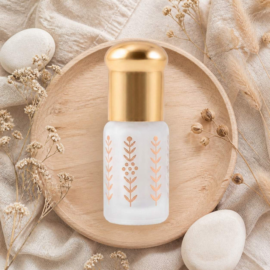Musc Tahara Thé Vert 3 mL - Musc Blanc Parfumé – composition flat lay avec éléments naturels, vue du dessus