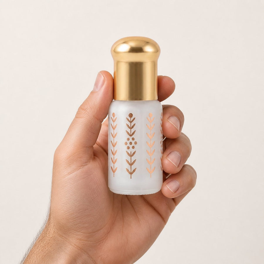 Musc Tahara Thé Vert 3 mL - Musc Blanc Parfumé – taille et contenance réelles du produit en main