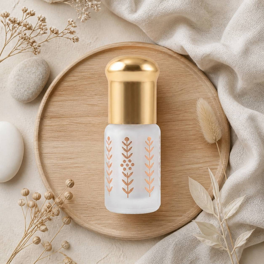 Musc Tahara Vanille 3 mL - Musc Blanc Parfumé – composition flat lay avec éléments naturels, vue du dessus
