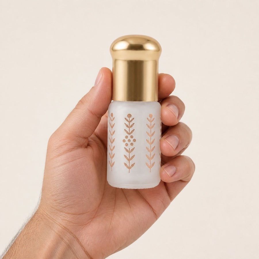 Musc Tahara Vanille 3 mL - Musc Blanc Parfumé – taille et contenance réelles du produit en main