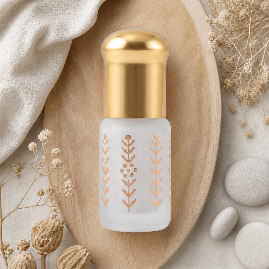 Musc Tahara Blanc 3 mL - Musc Blanc Parfumé – composition flat lay avec éléments naturels, vue du dessus