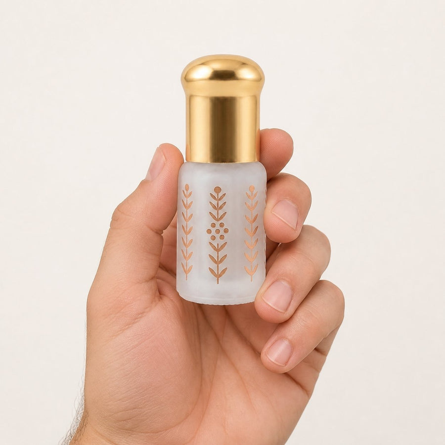 Musc Tahara Blanc Surrati 3 mL - Musc Blanc Parfumé – taille et contenance réelles du produit en main