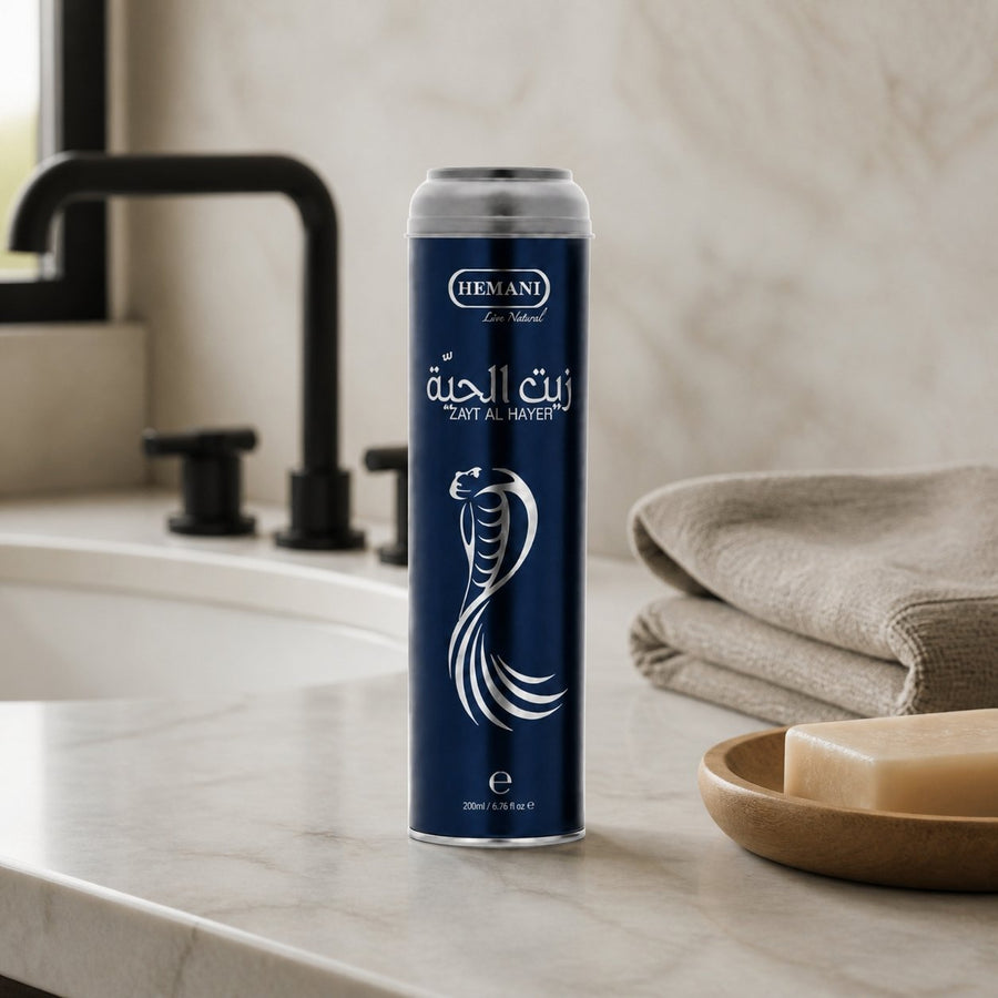 5 Huiles de Serpent Pour la Pousse des Cheveux Zait Al Hayee - Hemani - 250 ml – présentation du produit dans une salle de bain lumineuse et naturelle