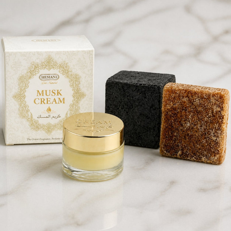 Pack crème musc + 2 carrés de musc ambré et noir – parfum solide – gros plan sur les détails et la finition du packaging