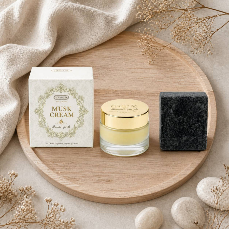 Pack crème musc + 1 carré de musc noir – parfum solide – composition flat lay avec éléments naturels, vue du dessus