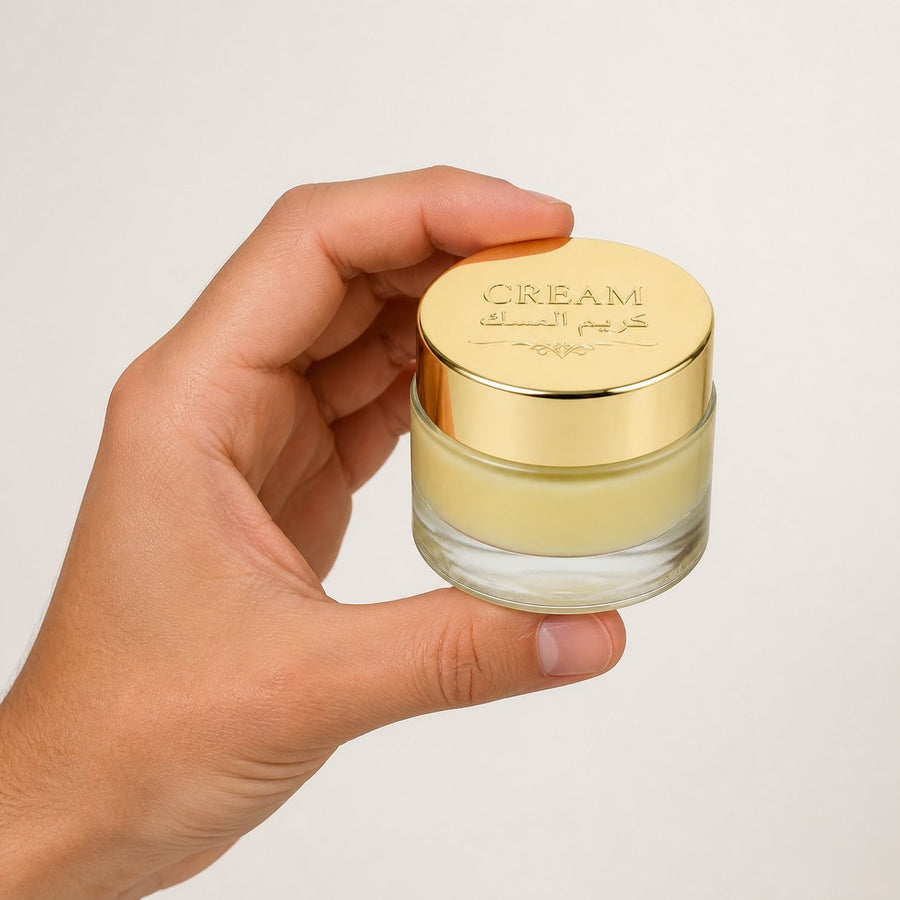 Pack crème musc + 1 carré de musc noir – parfum solide – taille et contenance réelles du produit en main
