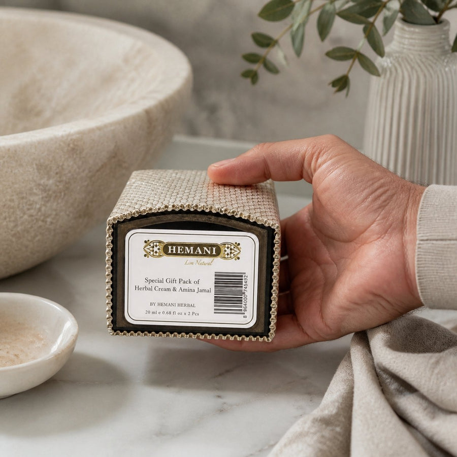 Pack crème musc + 2 carrés de musc ambré Hemani – parfum solide – application en situation réelle, geste de soin quotidien