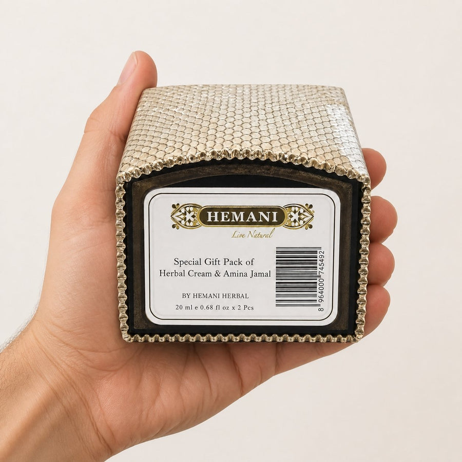Pack crème musc + 2 carrés de musc ambré Hemani – parfum solide – taille et contenance réelles du produit en main