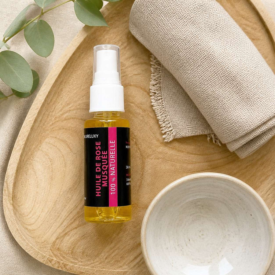 Pack Huile de Figue de Barbarie + Huile de Rose Musquée – rituel d'utilisation vu du dessus, ambiance naturelle zen