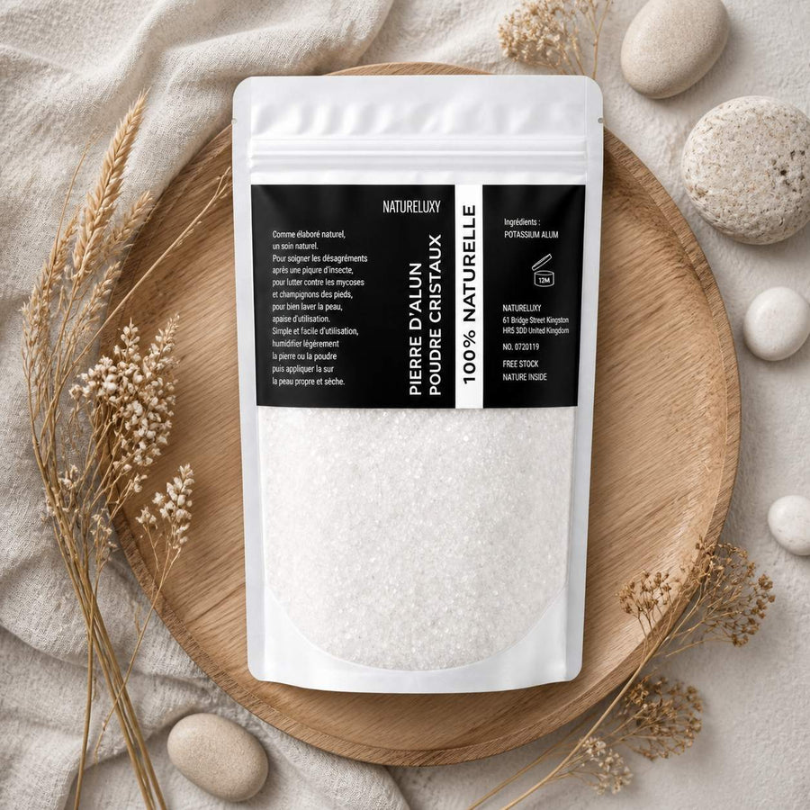Pierre d'Alun en poudre 50g – composition flat lay avec éléments naturels, vue du dessus