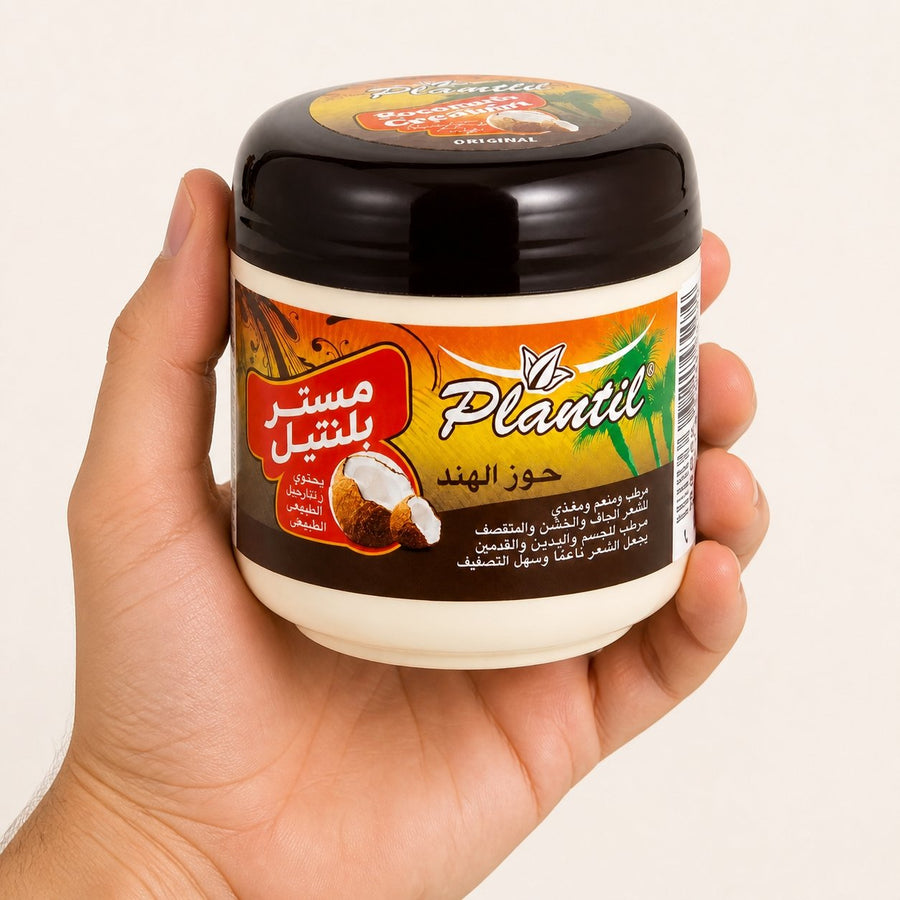 Plantil Pommade Capillaire Huile de Coco - Démêle et fait Briller les Cheveux – taille et contenance réelles du produit en main