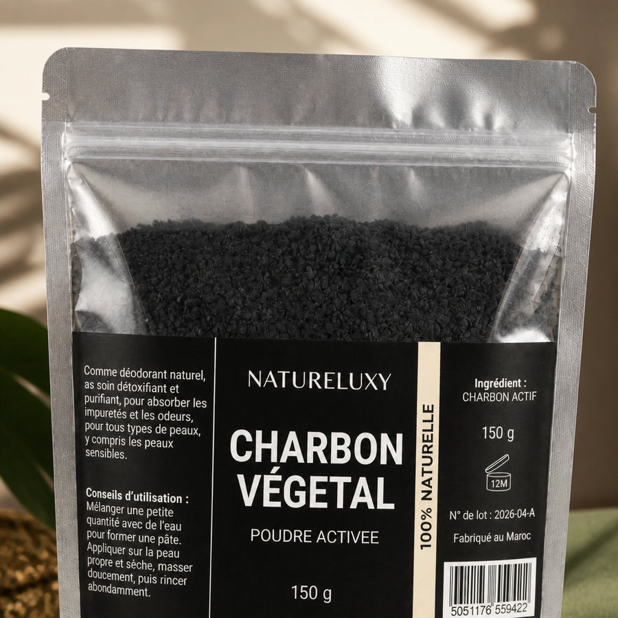 Poudre de Charbon 150gr Dent Blanche Natureluxy Blanchiment des Dents Naturel - gros plan macro du bouchon et de l'étiquette, packaging d'origine