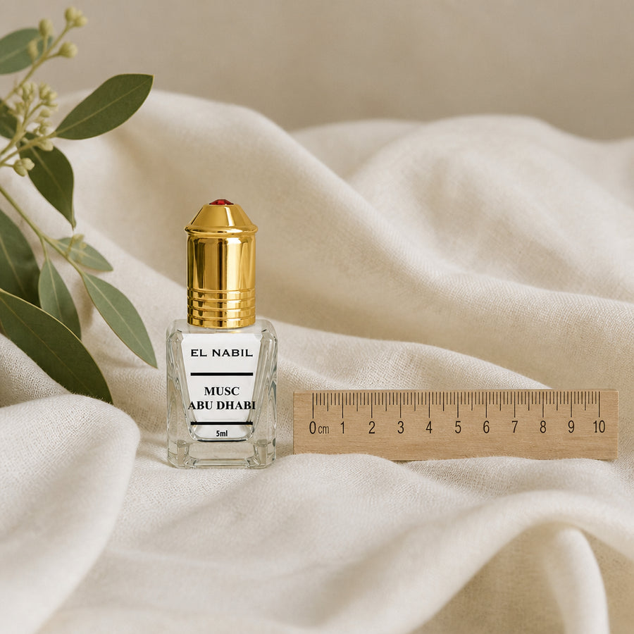 2X Musc Abu Dhabi avec applicateur Roll-On - 5mL - référence échelle 10 cm avec règle en bois, packaging d'origine