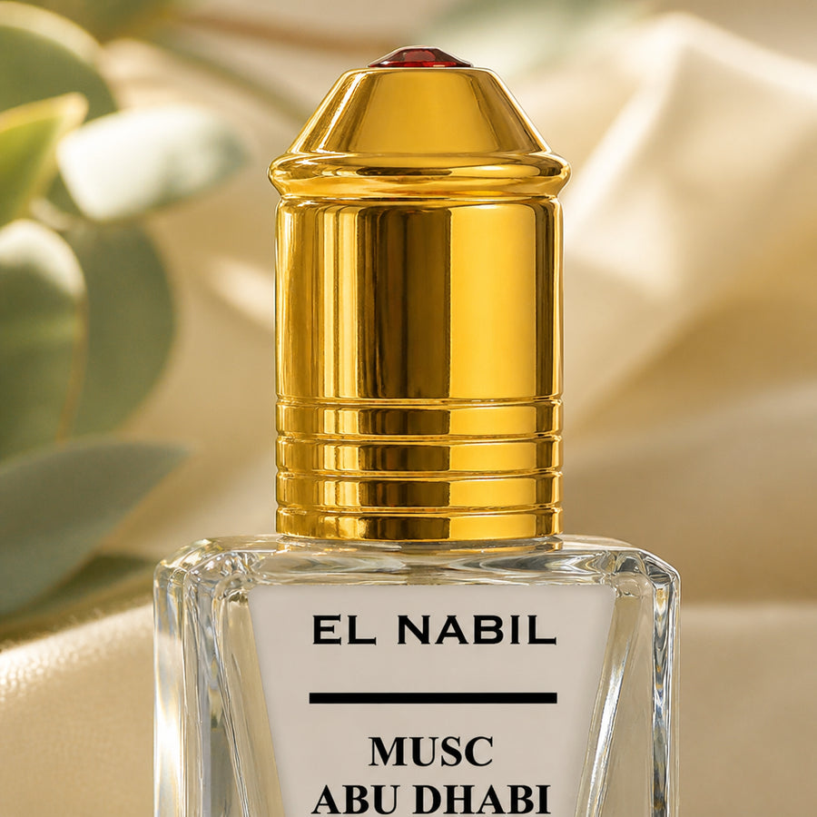 2X Musc Abu Dhabi avec applicateur Roll-On - 5mL - gros plan macro du bouchon et de l'étiquette, packaging d'origine