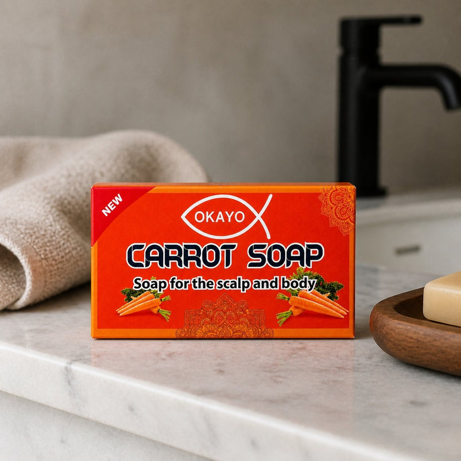 Savon à la Carotte Teint Clair Agit sur l'acné - Okayo – présentation du produit dans une salle de bain lumineuse et naturelle